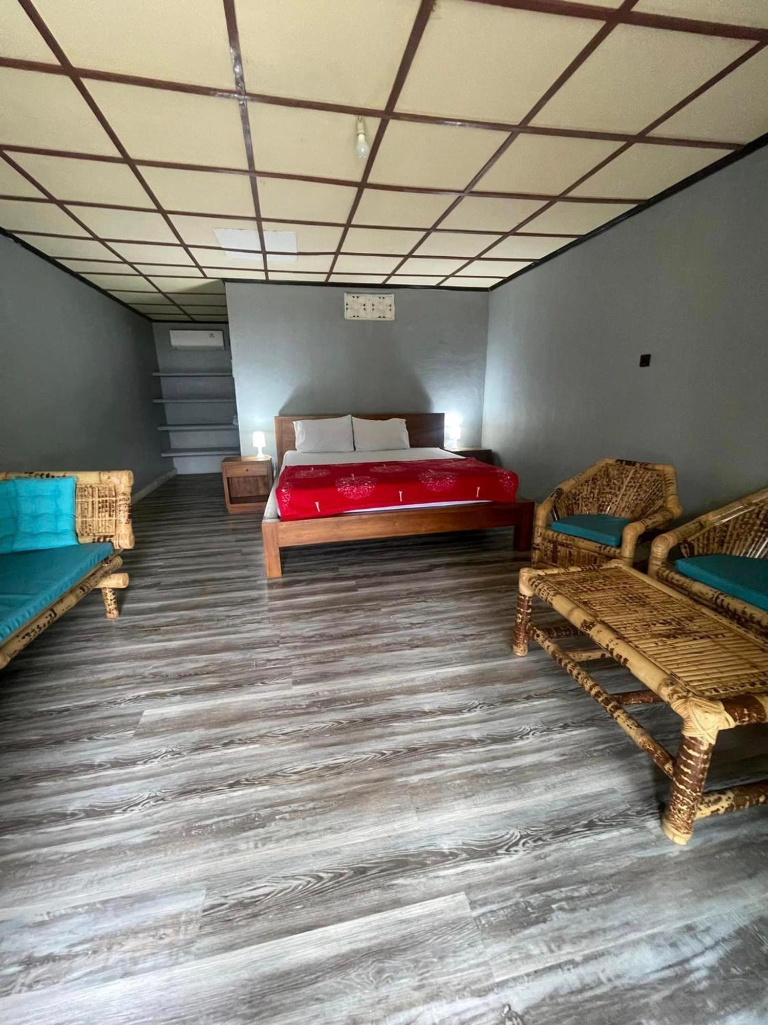 Supersuck Hotel Maluk Экстерьер фото